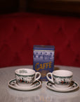 Due tazze da cappuccino e latta di caffè Gambrinus 250gr