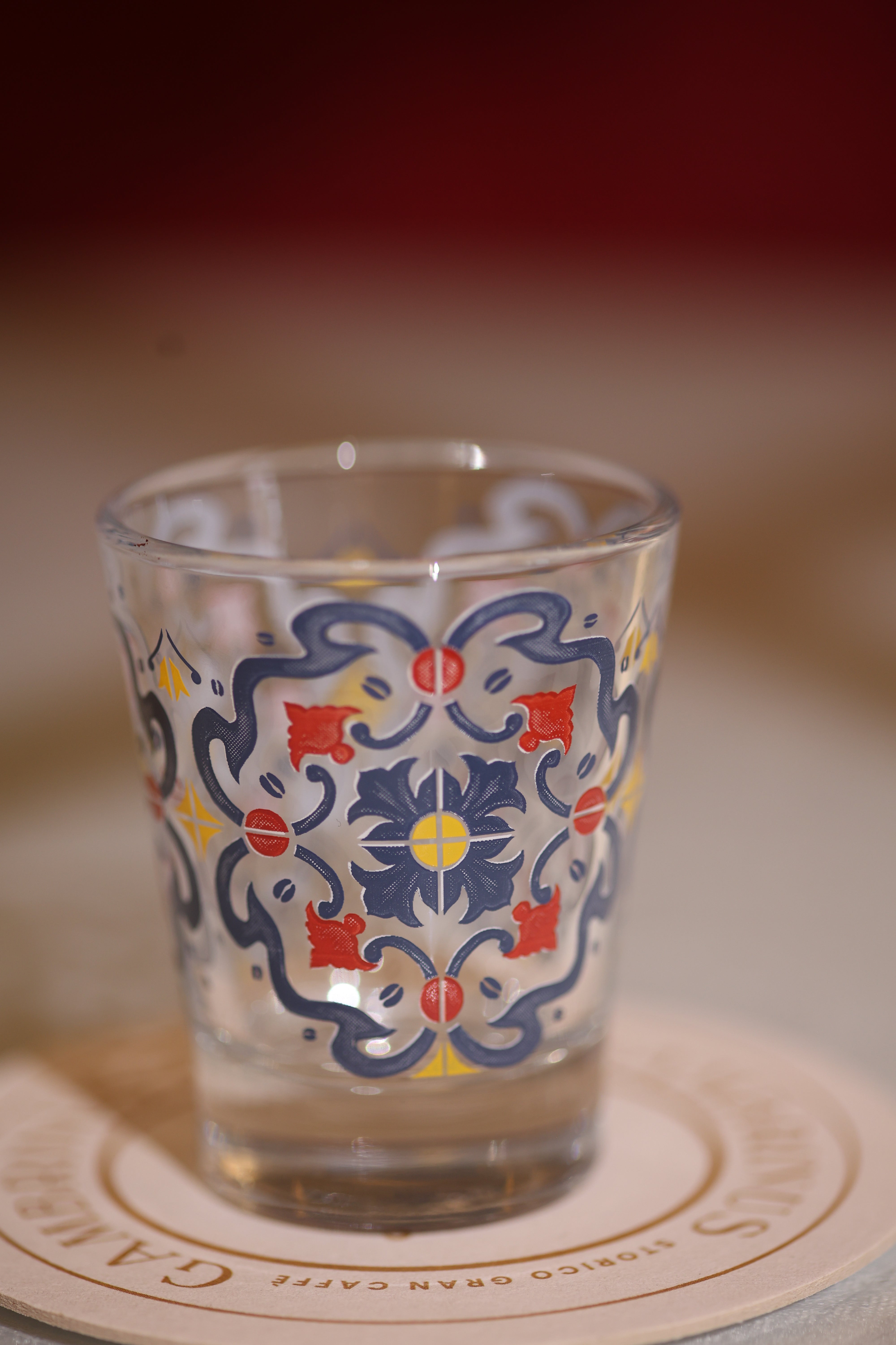 Bicchiere da caffè in vetro - decoro maiolicato