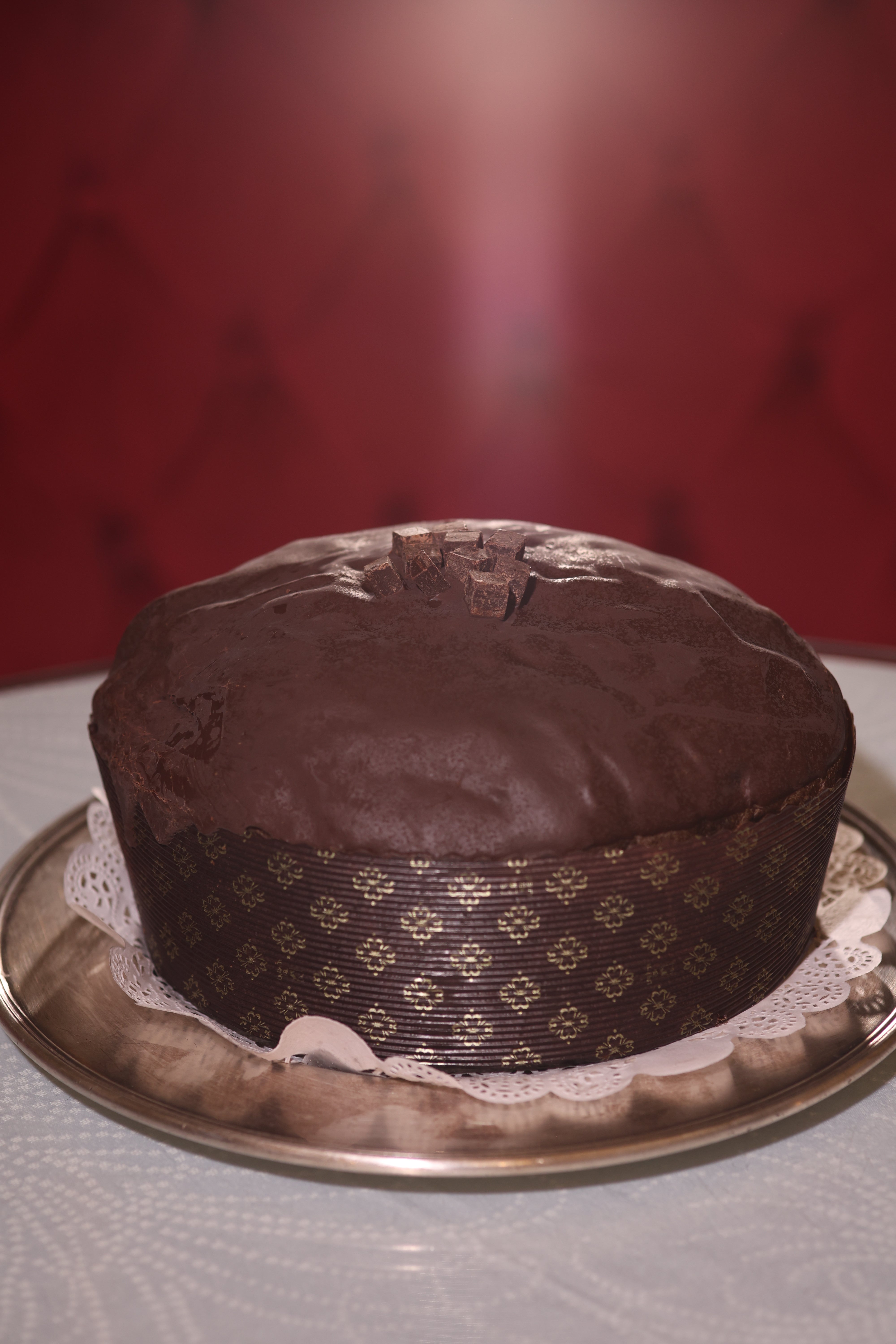 Panettone al cioccolato fondente 70% e albicocche pellecchiella del Vesuvio