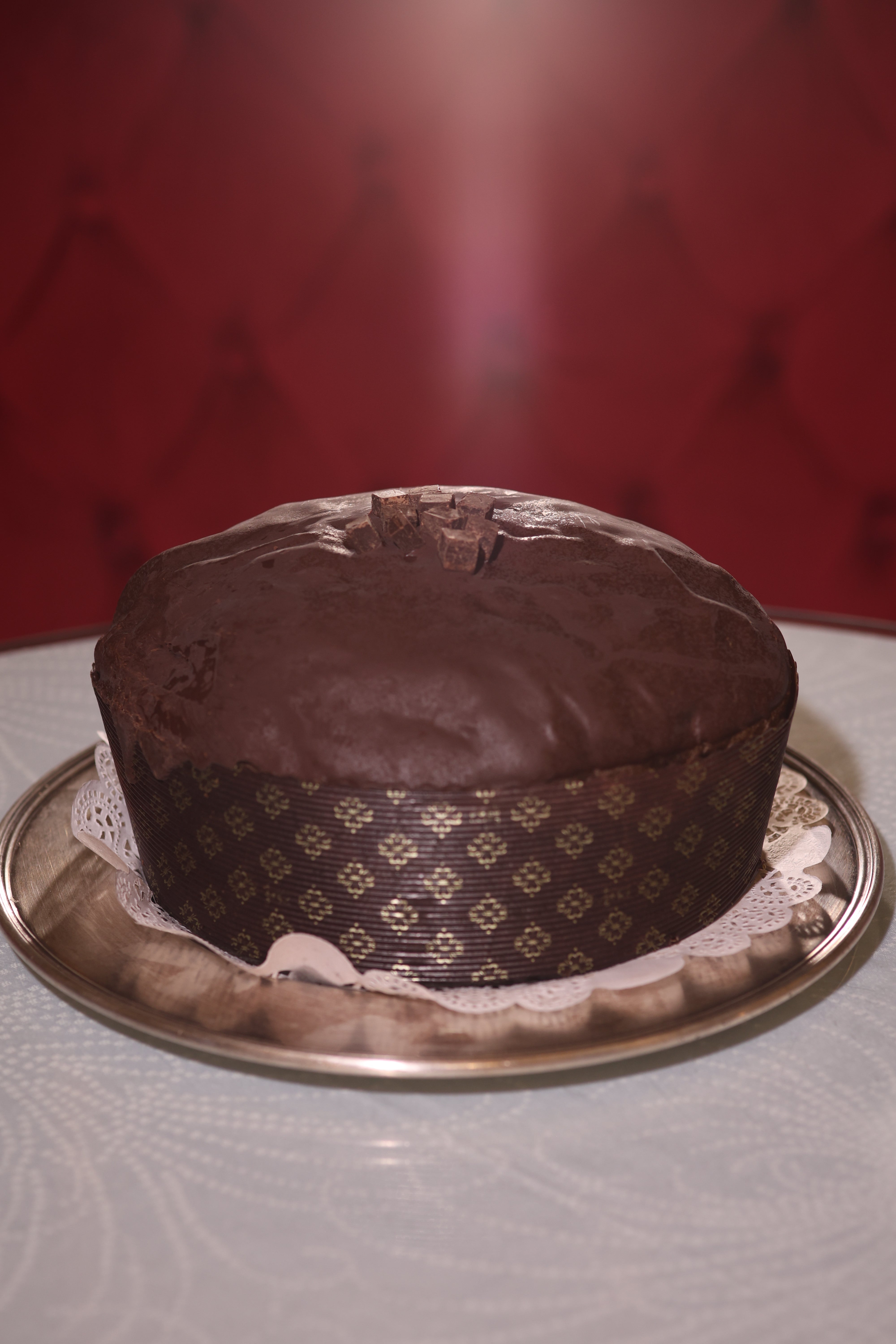 Panettone al cioccolato fondente 70% e albicocche pellecchiella del Vesuvio