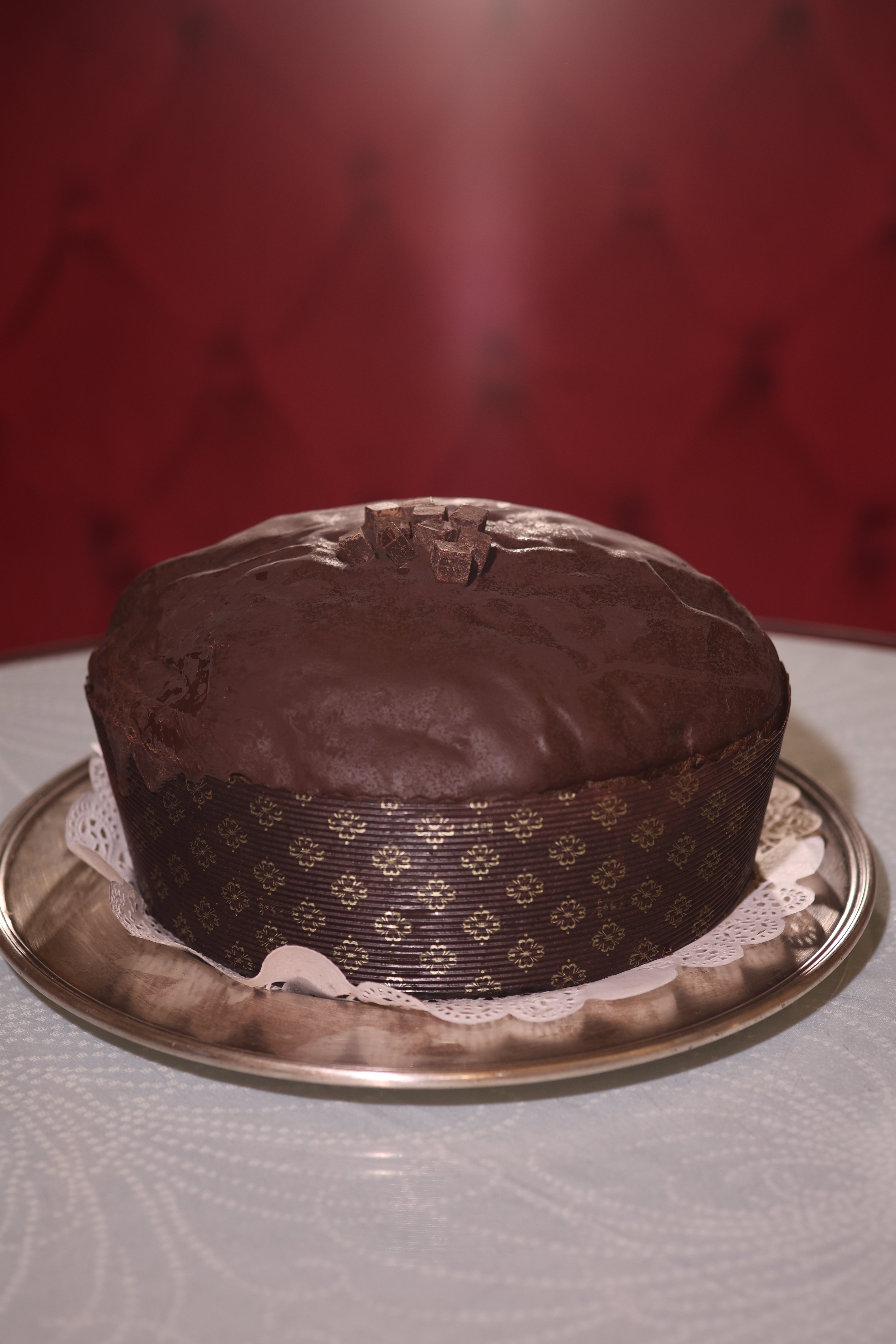 Panettone al cioccolato fondente 70% e albicocche pellecchiella del Vesuvio